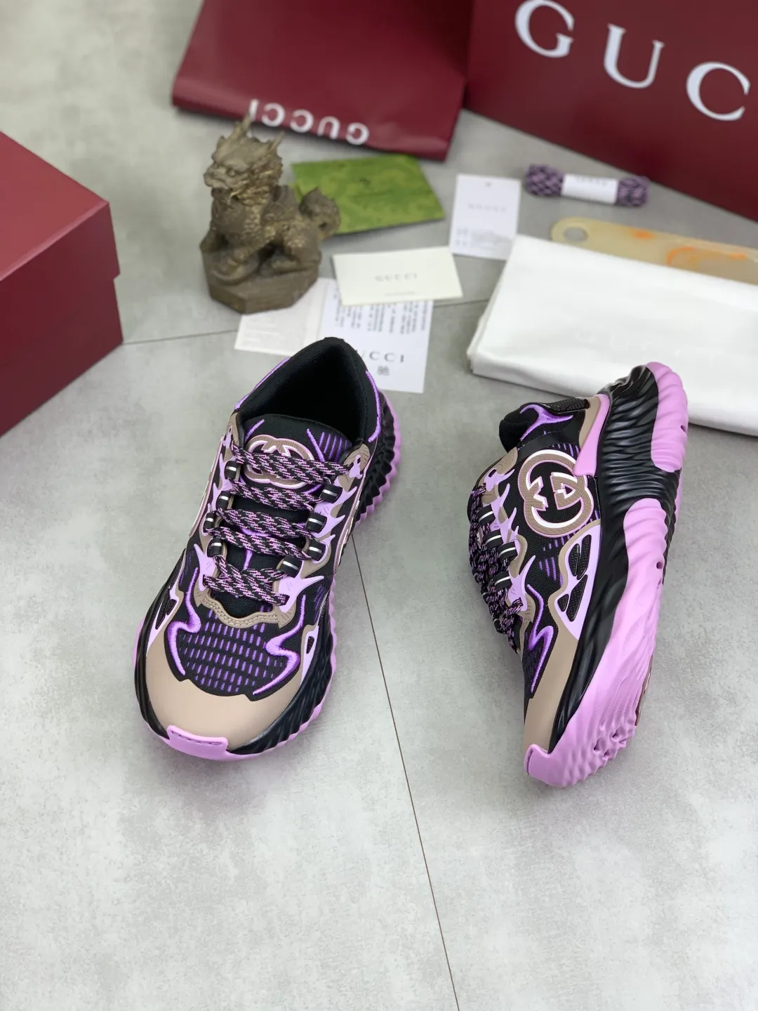 Men's shoes 💰P800 New model 💰Latest model💎💎💎GUCCI Italian Gucci dad shoes Top version 🔜Original quality🔜Purchasing level After many years of accumulation of dad shoes, it took more than 3 months of research and development to disassemble the original version, and finally it is available! The goods are worth looking forward to! 👫 style for couples 🔜Versatile in all seasons🔜 Fashion🔜 Personality 🔜Distinctive Outsole: The latest original developed TPU Upper: Imported original material🐮 Lining: Original A-grade mixed sheepskin🐮 Foot pads: Original A-grade imported cowhide 💯Counter genuine full set of packaging Midsole Latex pad with LOGO, Lasting, oil edge, air pressure coding process, support NFC anti-counterfeiting chip detection! Size: women’s code 35-40, men’s code 39-44 (women’s 34 41, men’s 38 45 46 customized)